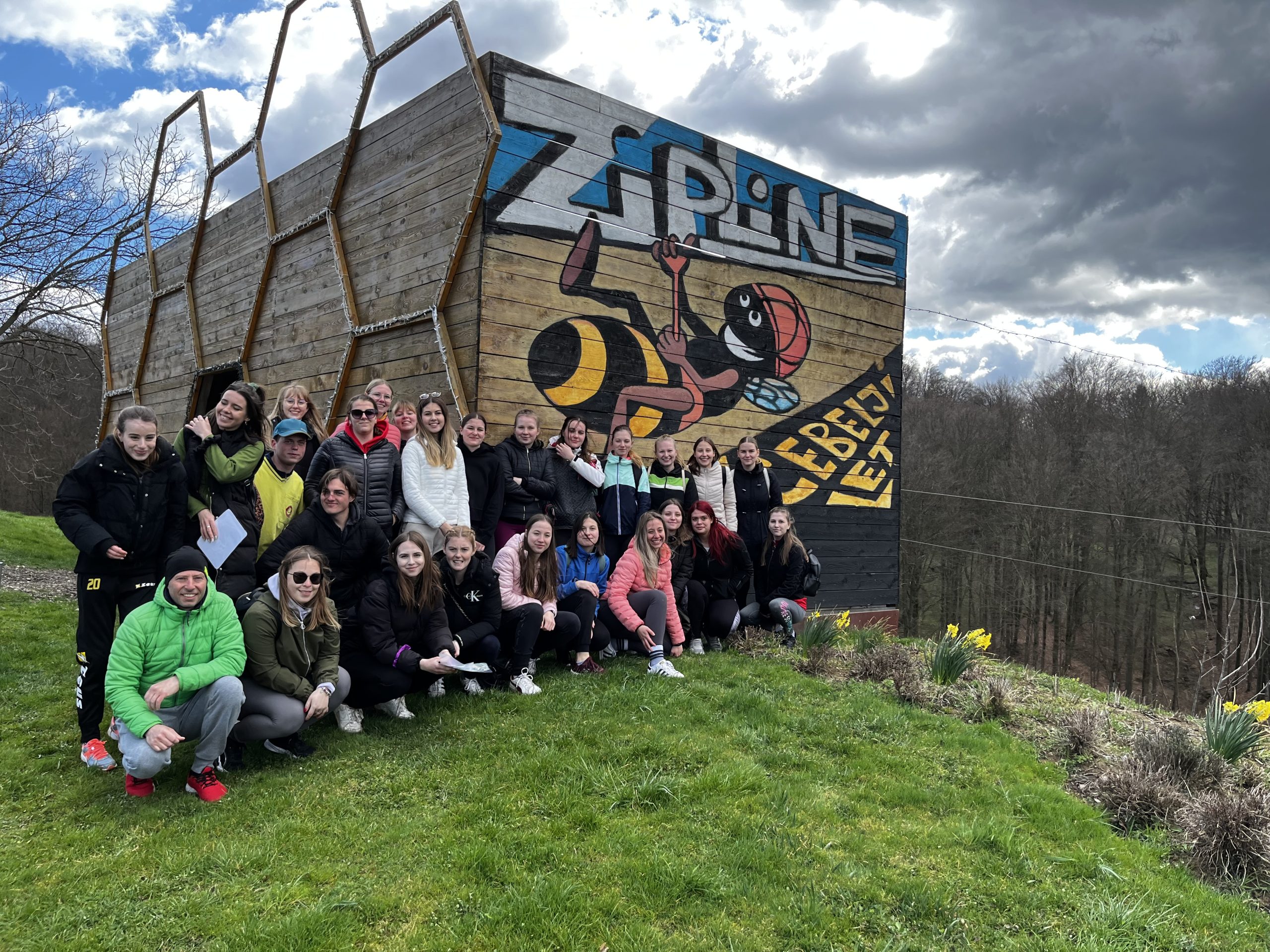 team-building-izlet-skupina-fontana-vin-zipline-ogled-degustacija-soncni-raj